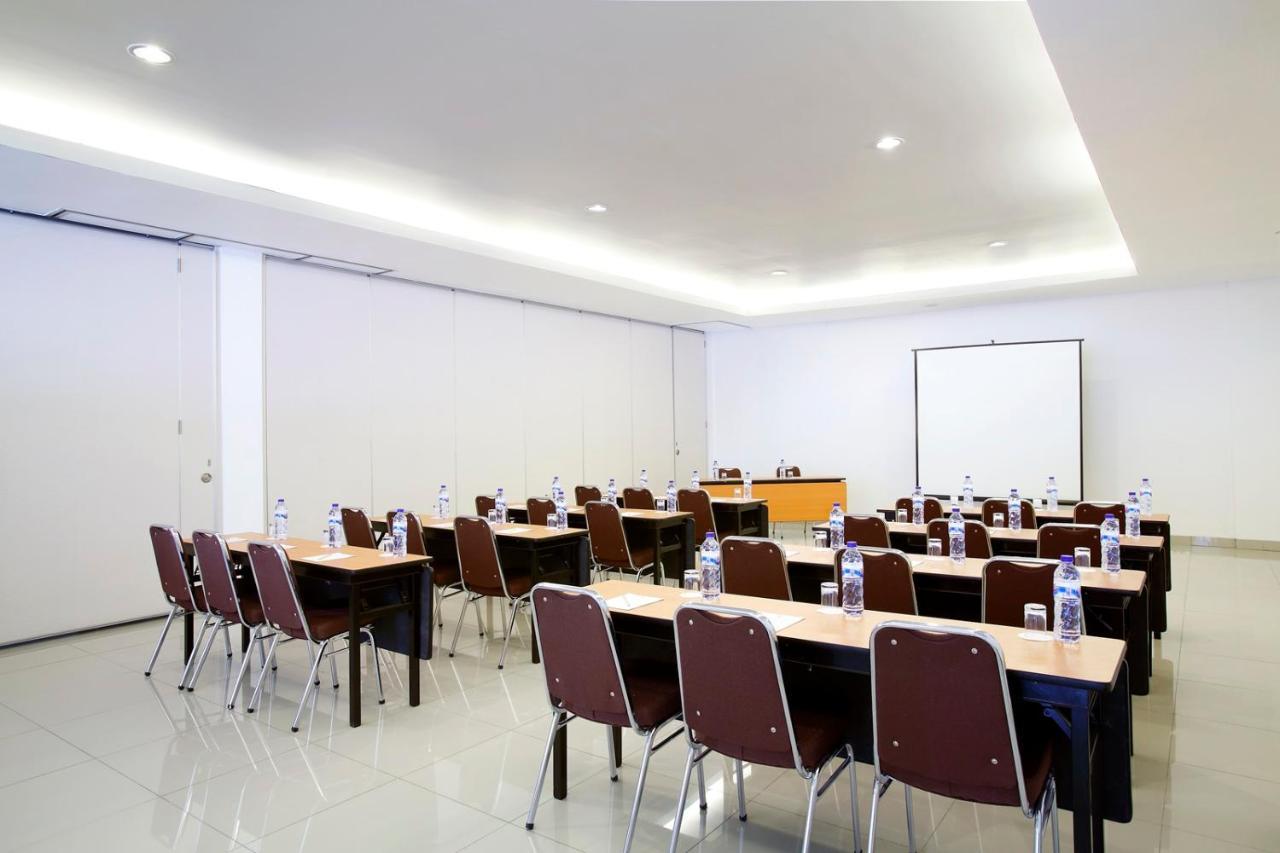 Amaris Hotel La Codefin Kemang Джакарта Экстерьер фото