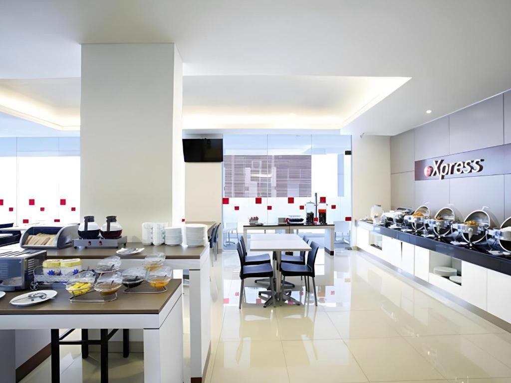 Amaris Hotel La Codefin Kemang Джакарта Экстерьер фото
