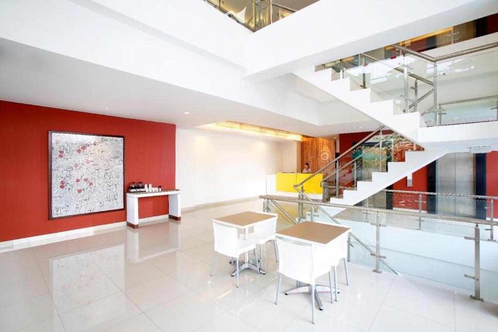 Amaris Hotel La Codefin Kemang Джакарта Экстерьер фото