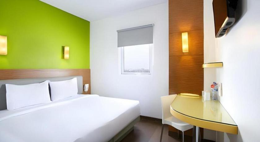 Amaris Hotel La Codefin Kemang Джакарта Экстерьер фото