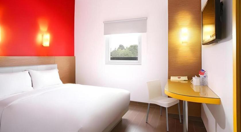 Amaris Hotel La Codefin Kemang Джакарта Экстерьер фото