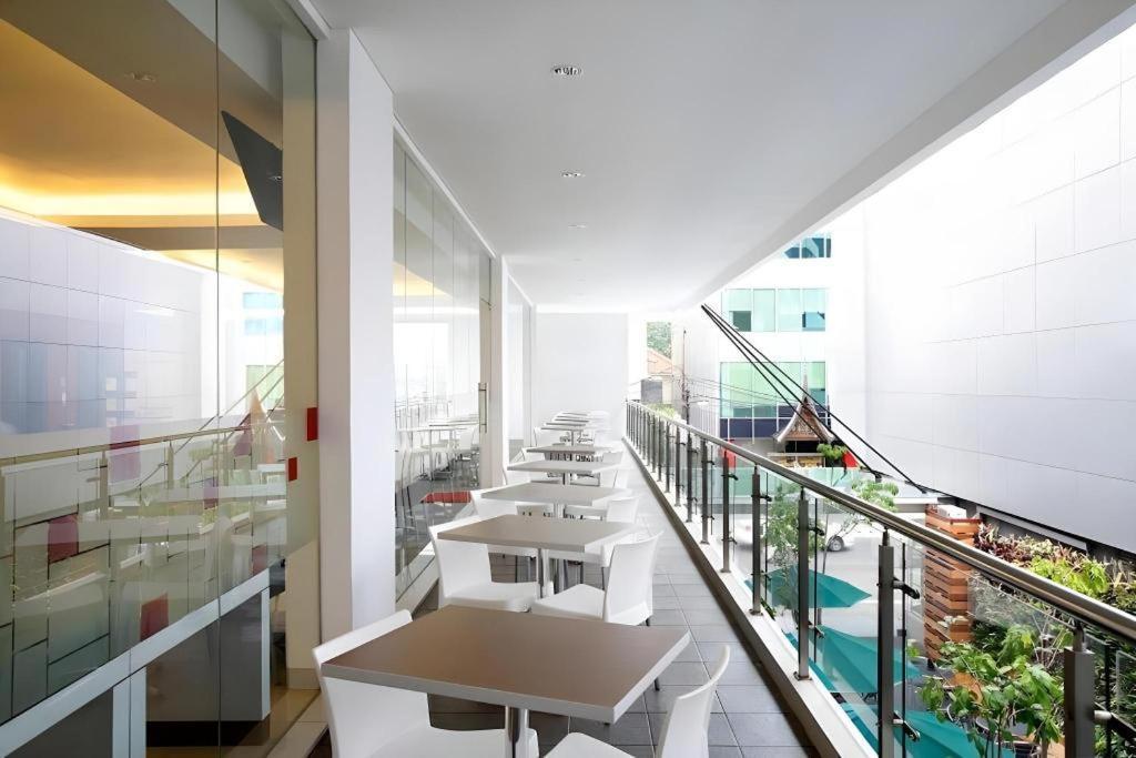 Amaris Hotel La Codefin Kemang Джакарта Экстерьер фото